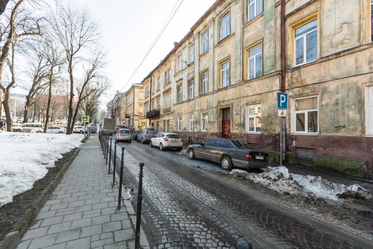 Квартира Студія Біля Оперного Театру По Вулиці Гонти 4-3А Lviv Exterior foto